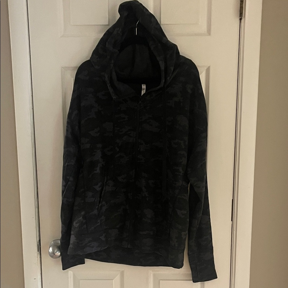 Fabletics Women's Dark Camo Zip-Up Sweatshirt Can cinch waist